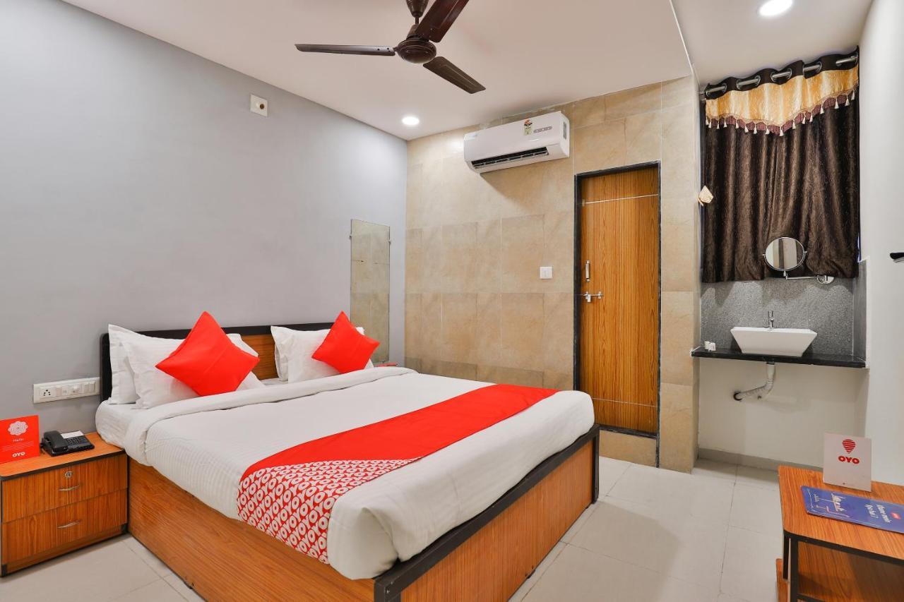 Oyo 16675 Hotel Shri Krishna Inn Σουράτ Εξωτερικό φωτογραφία
