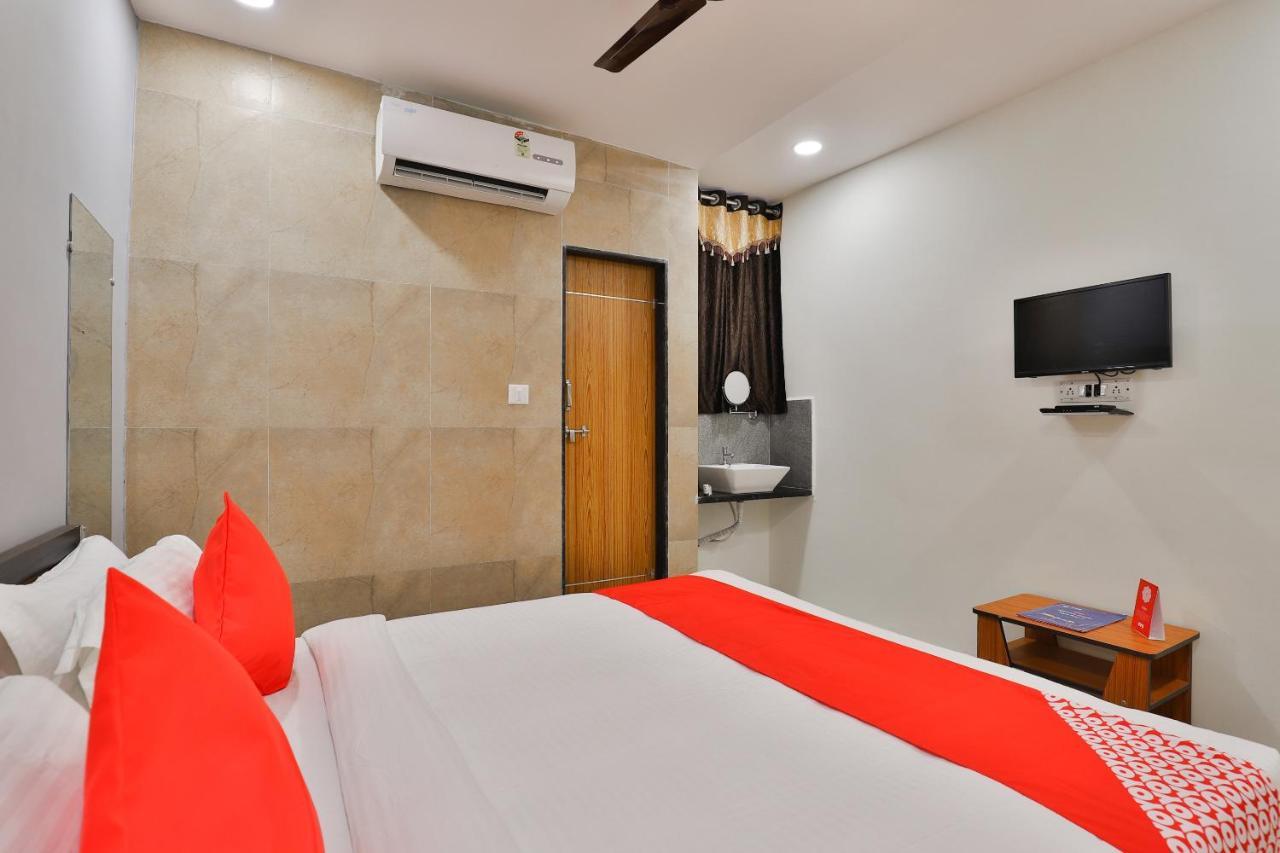 Oyo 16675 Hotel Shri Krishna Inn Σουράτ Εξωτερικό φωτογραφία