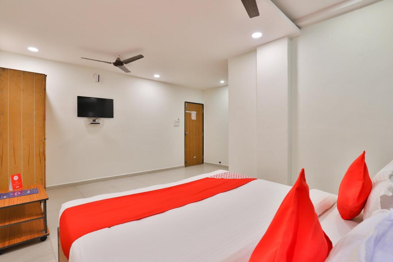 Oyo 16675 Hotel Shri Krishna Inn Σουράτ Εξωτερικό φωτογραφία