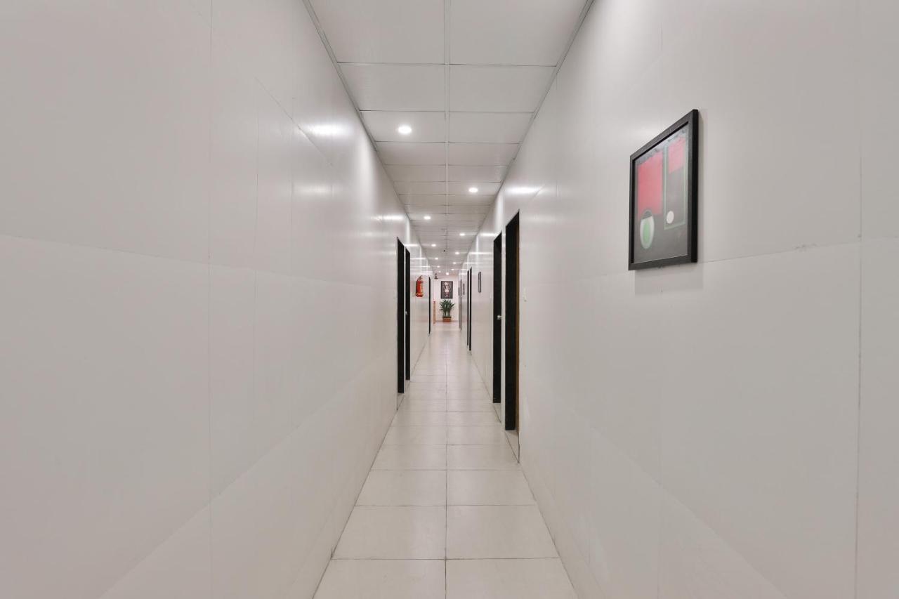 Oyo 16675 Hotel Shri Krishna Inn Σουράτ Εξωτερικό φωτογραφία